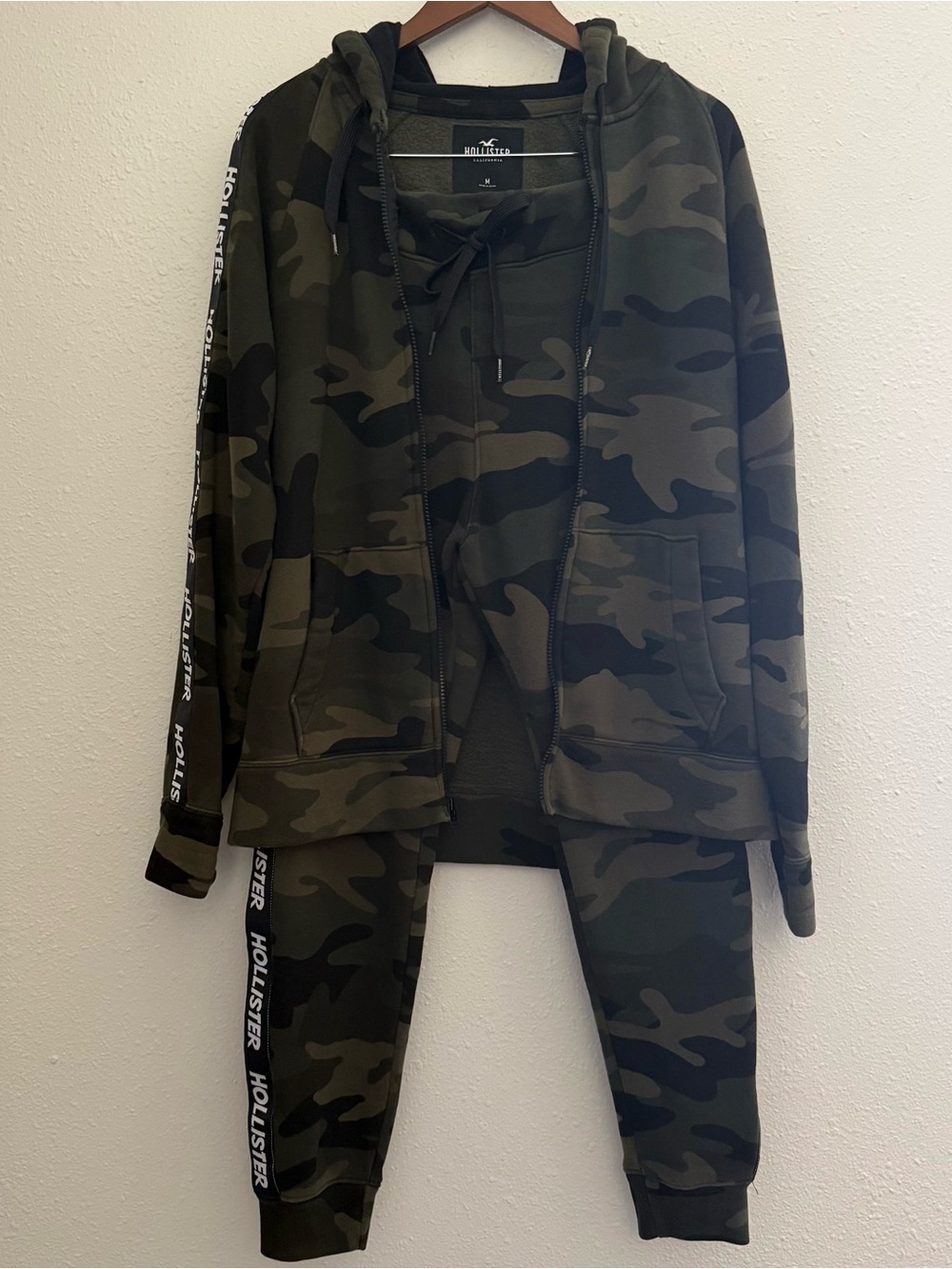 Hollister Men’s Camo Hoodie Jogger Set Logo Tape Green Black Size M